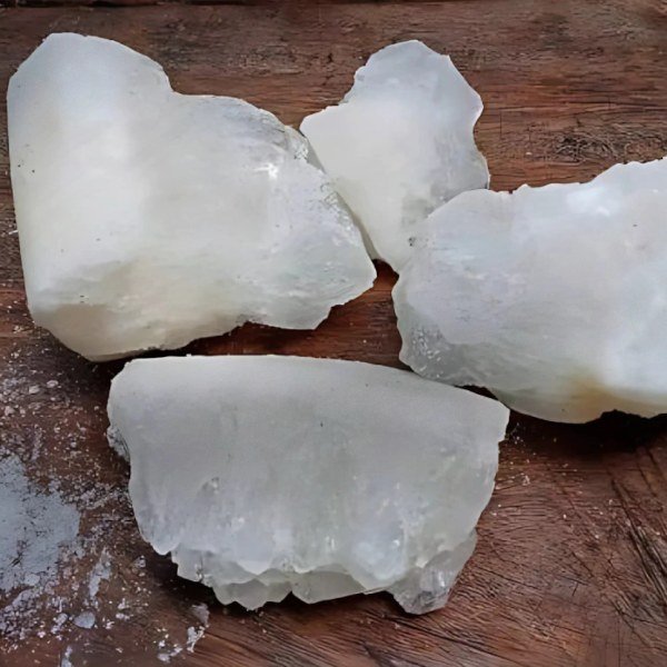 Piedra de alumbre natural, ingrediente principal del desodorante Rossieli